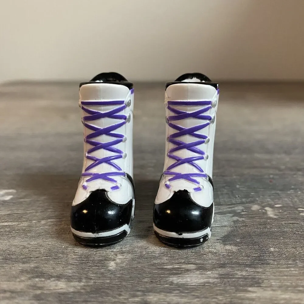 VTG Bratz Dolls Shoes Snow Boarding Boots Purple White Black Lilie